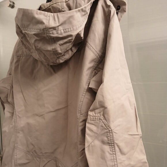 Arc’teryx Light Gray Windbreaker Shell - Picture 7 of 13